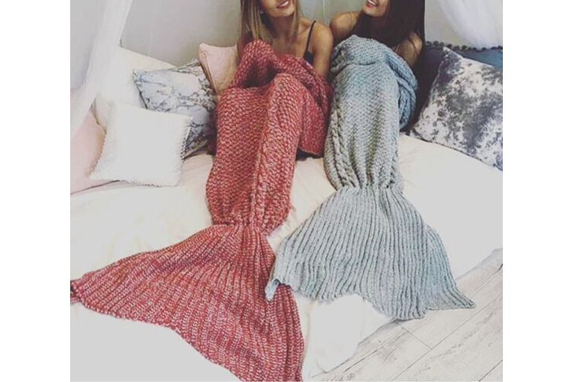 la-mermaid-tail-blanket-laccessoire-indispensable-de-lautomne
