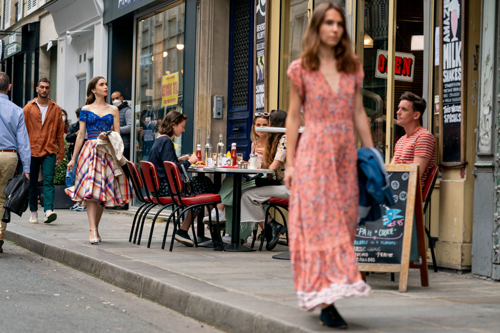 Emily in Paris : les plus beaux looks de Lily Collins