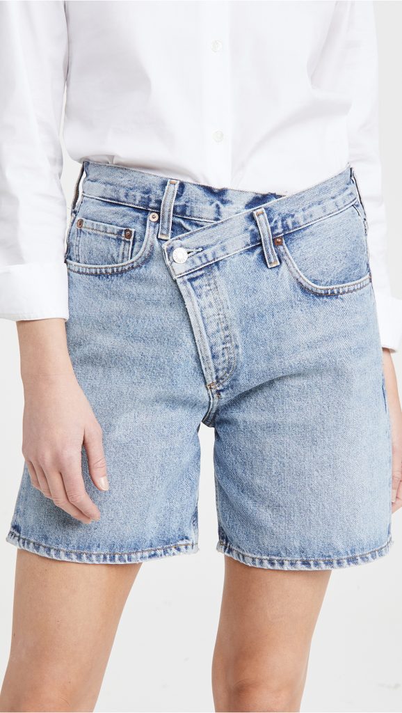 Shopping: les plus beaux shorts en jean tendance pour l’été 2021