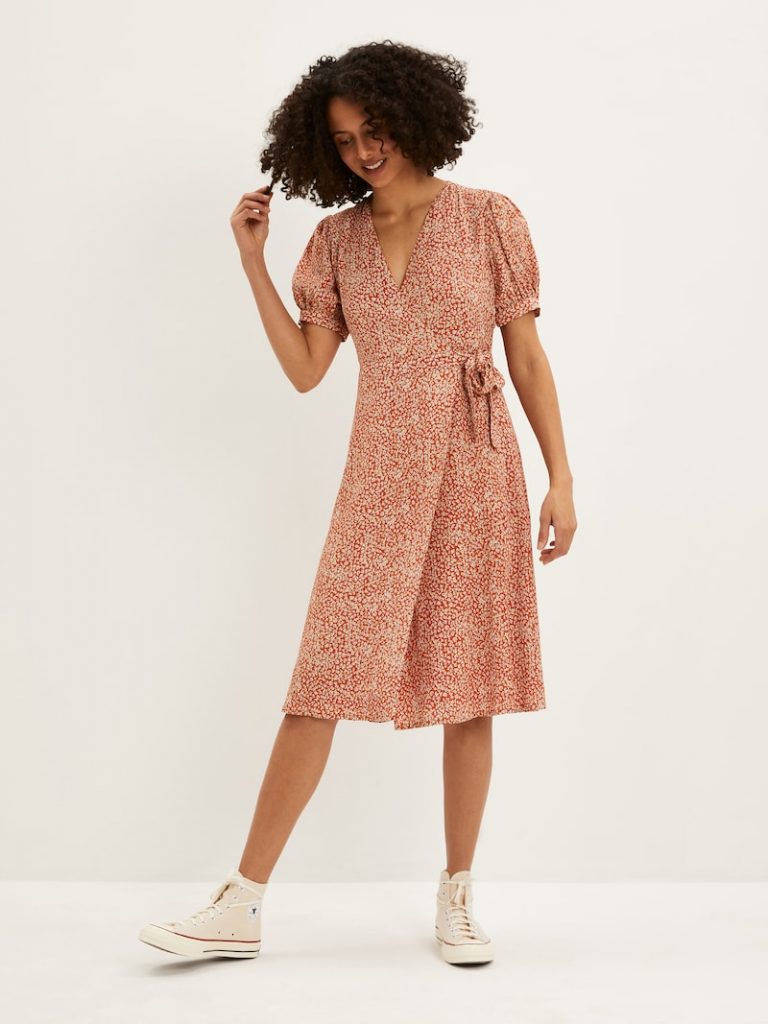 Shopping mode: la robe portefeuille, notre envie de l’été 2021