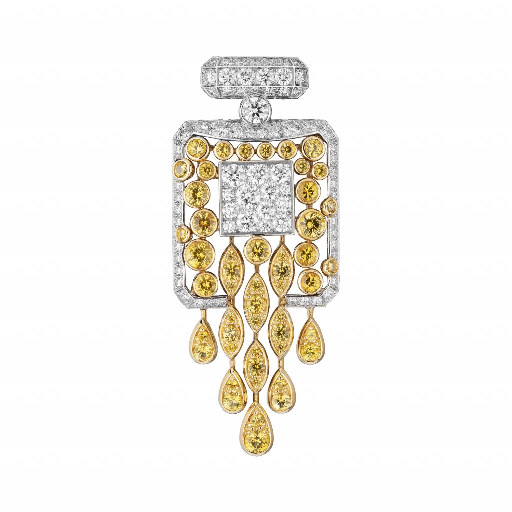 Broche N°5 SIGNATURE BOTTLE en or jaune, or blanc, saphirs jaunes et diamants.