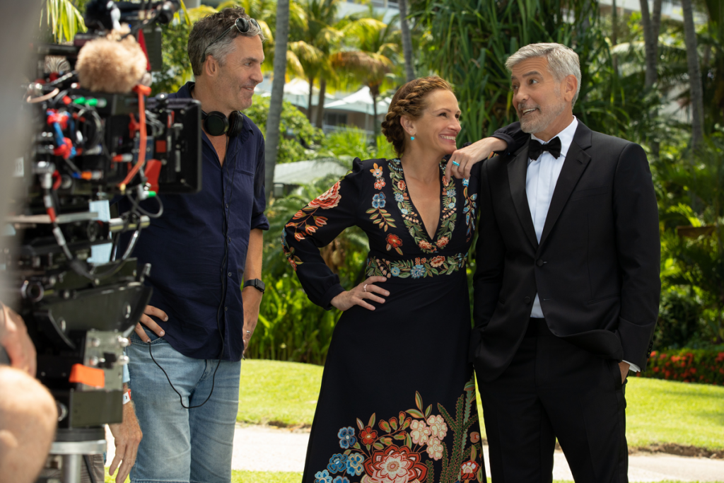 Julia Roberts et George Clooney lors du tournage <i>Ticket to Paradise</i>, dans l'île d'Hamilton